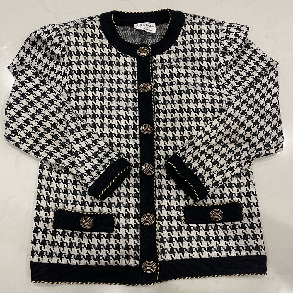 90’s VINTAGE houndstooth button up sweater with original gold buttons!